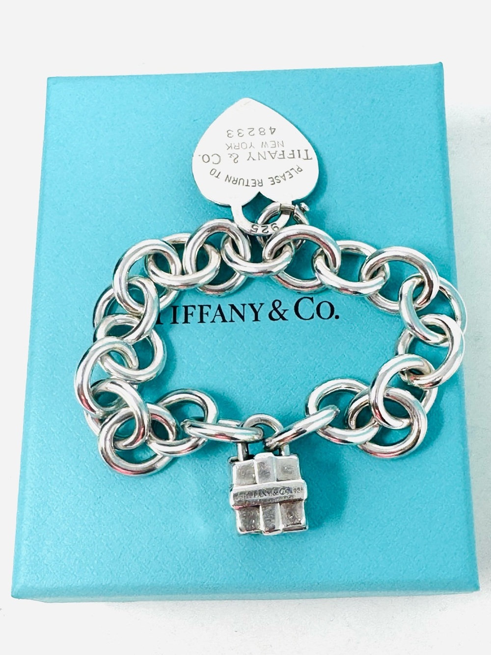 Authentic Tiffany & Co. Return To Heart Tag GiftBox  Bracelet. - Picture 3 of 9